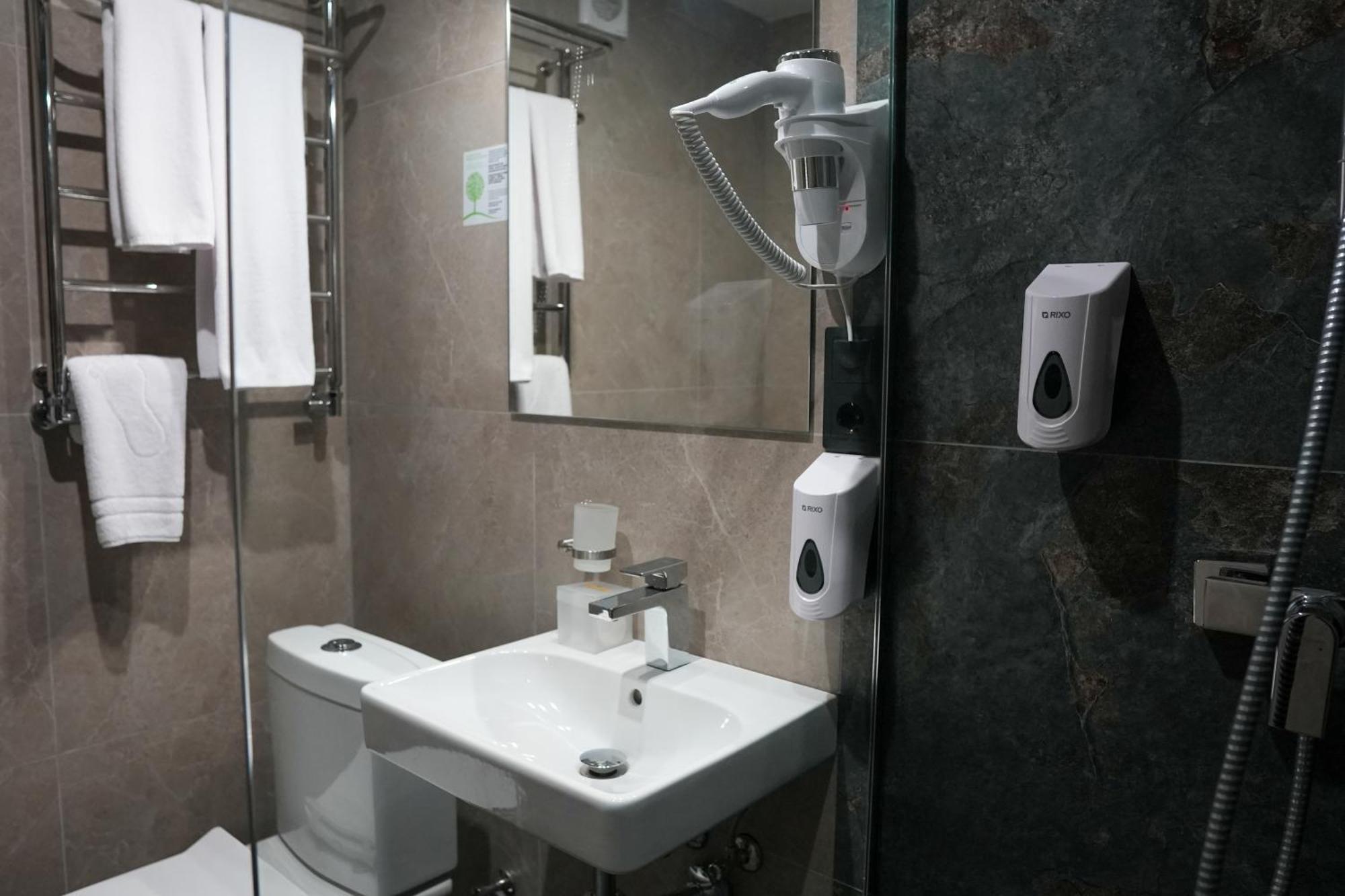 Optima Collection River Park Lutsʼk Exterior foto